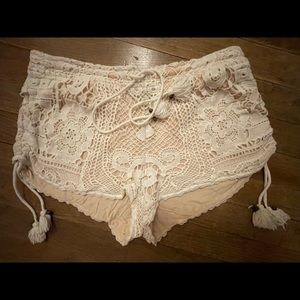 Spell & Gypsy ✨ white crochet short w tassels XS - NWOT